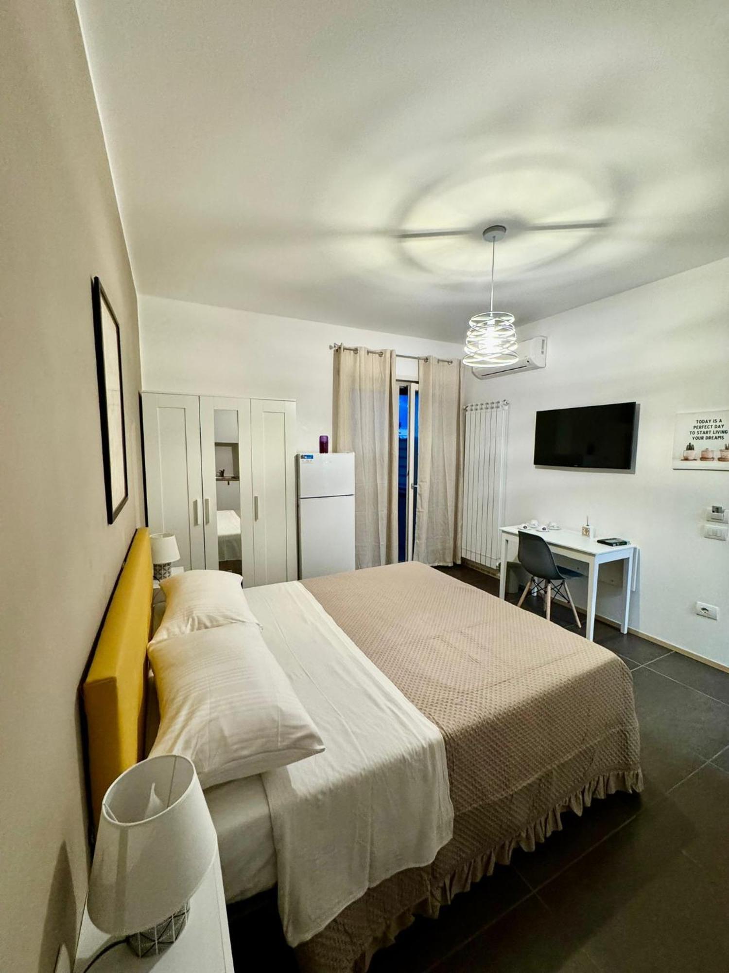 Il Ruggi Bb Bed & Breakfast ซาแลร์โน ภายนอก รูปภาพ